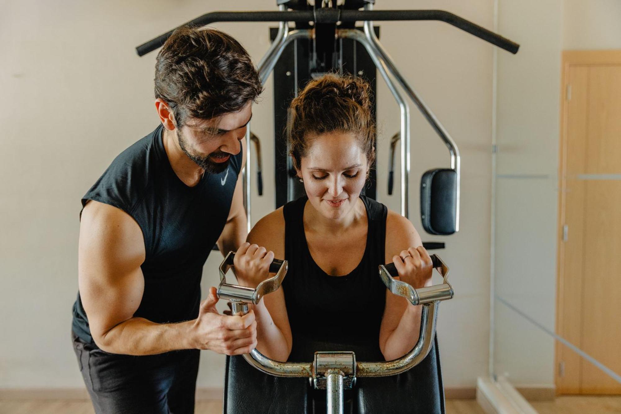 Vale Da Lapa Village Resort Carvoeiro  Exterior photo Personal trainer assisting a woman on a machine