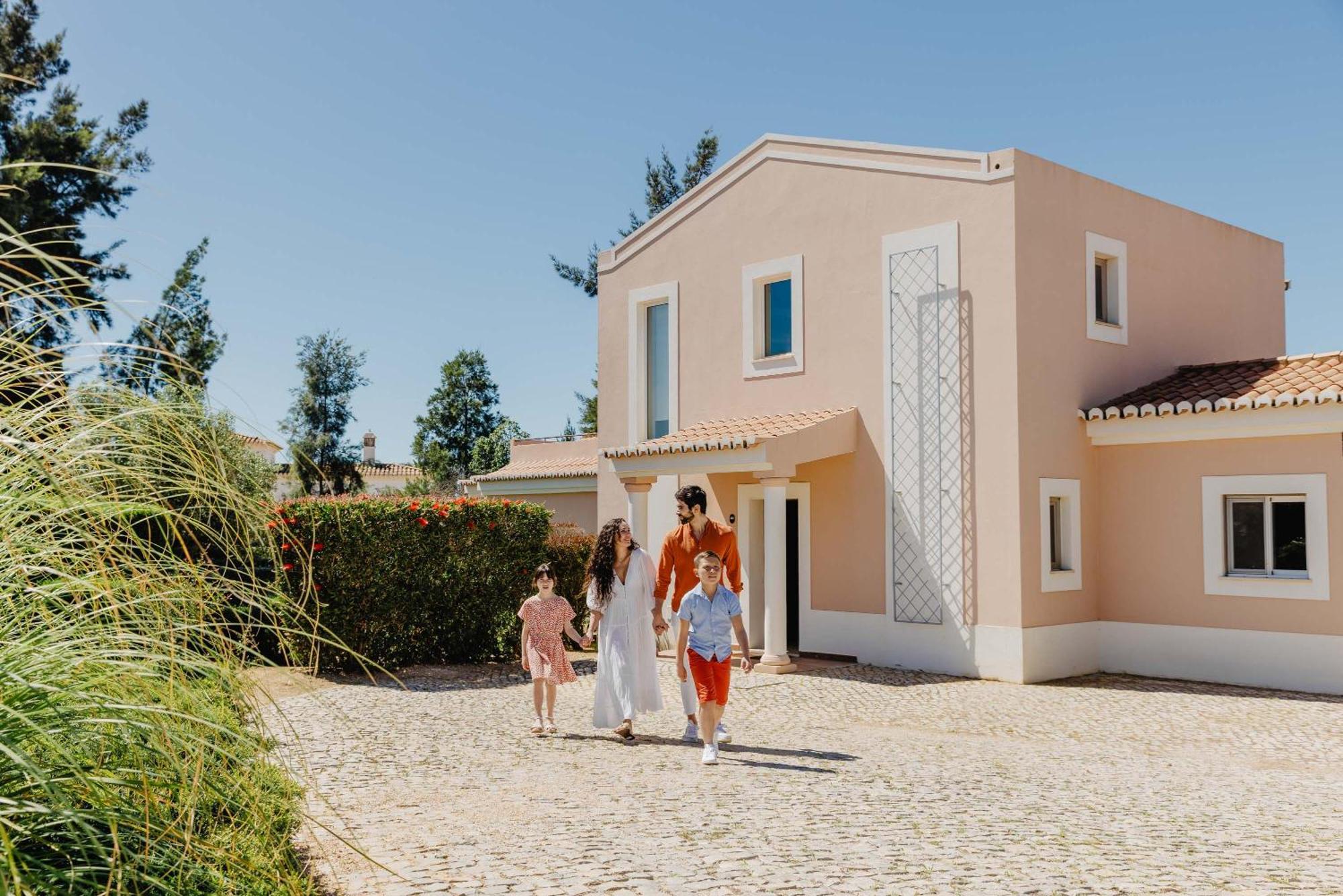 Vale Da Lapa Village Resort Carvoeiro  Exterior photo A family in Quinta do Lago