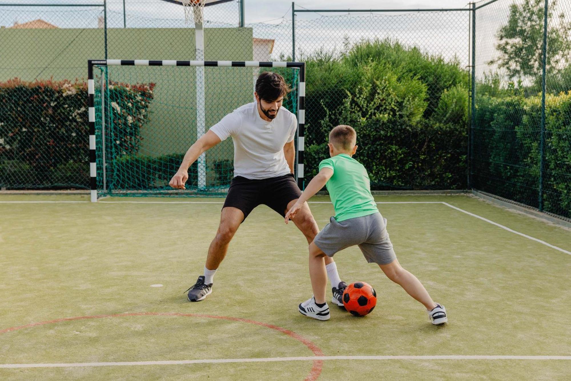 Vale Da Lapa Village Resort Carvoeiro  Exterior photo A player attempts to gain possession of the ball.